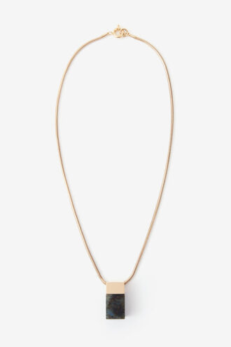 Avery långt halsband med stenhänge