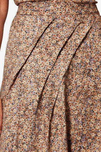 Cacia underskjol i blommig silkesjacquard