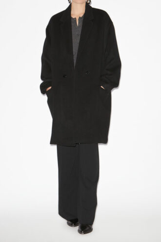Efegozi-kappa i enfärgad kashmir och ull Efegozi-kappa i enfärgad kashmir och ull