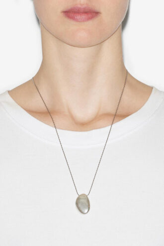 Halsband med hänge Shiny Day i silverfärgad mässing