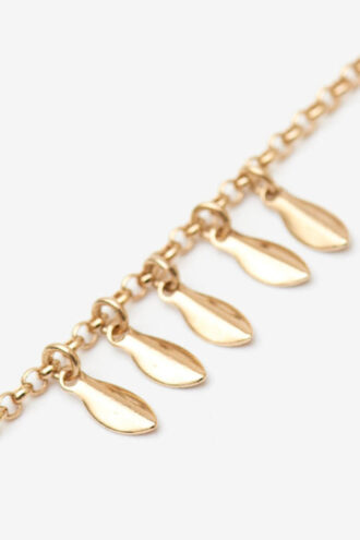 Metallarmband med glänsande blad och hängen