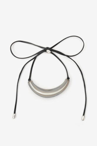 Oyan läderarmband med överdimensionerad pärla