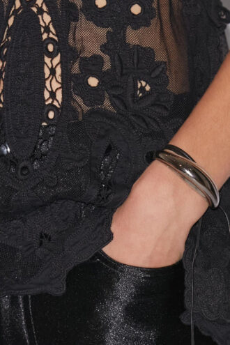 Oyan läderarmband med överdimensionerad pärla