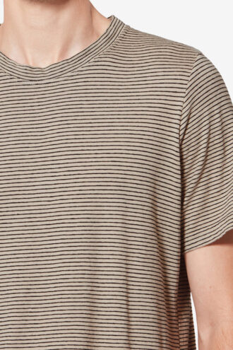 Randig kortärmad T-shirt i bomull och linne Randig kortärmad T-shirt i bomull och linne