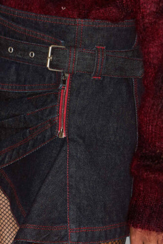 Siyen draperad minikjol i denim
